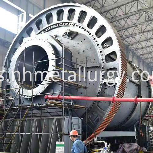 Semi-autogenous grinding mill